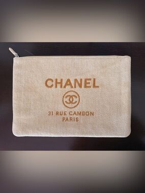 CHANEL Deauville Gold Raffia Large O-Case / Flat Clutch 31 Rue Cambon Paris COA